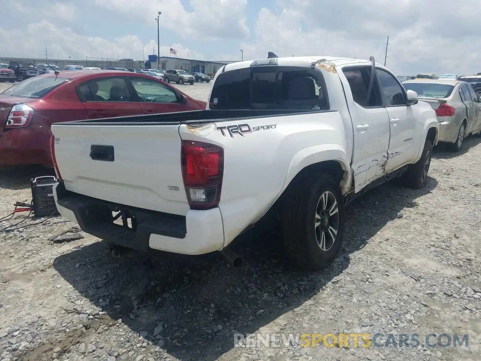 4 Photograph of a damaged car 3TMAZ5CN2KM105606 TOYOTA TACOMA 2019