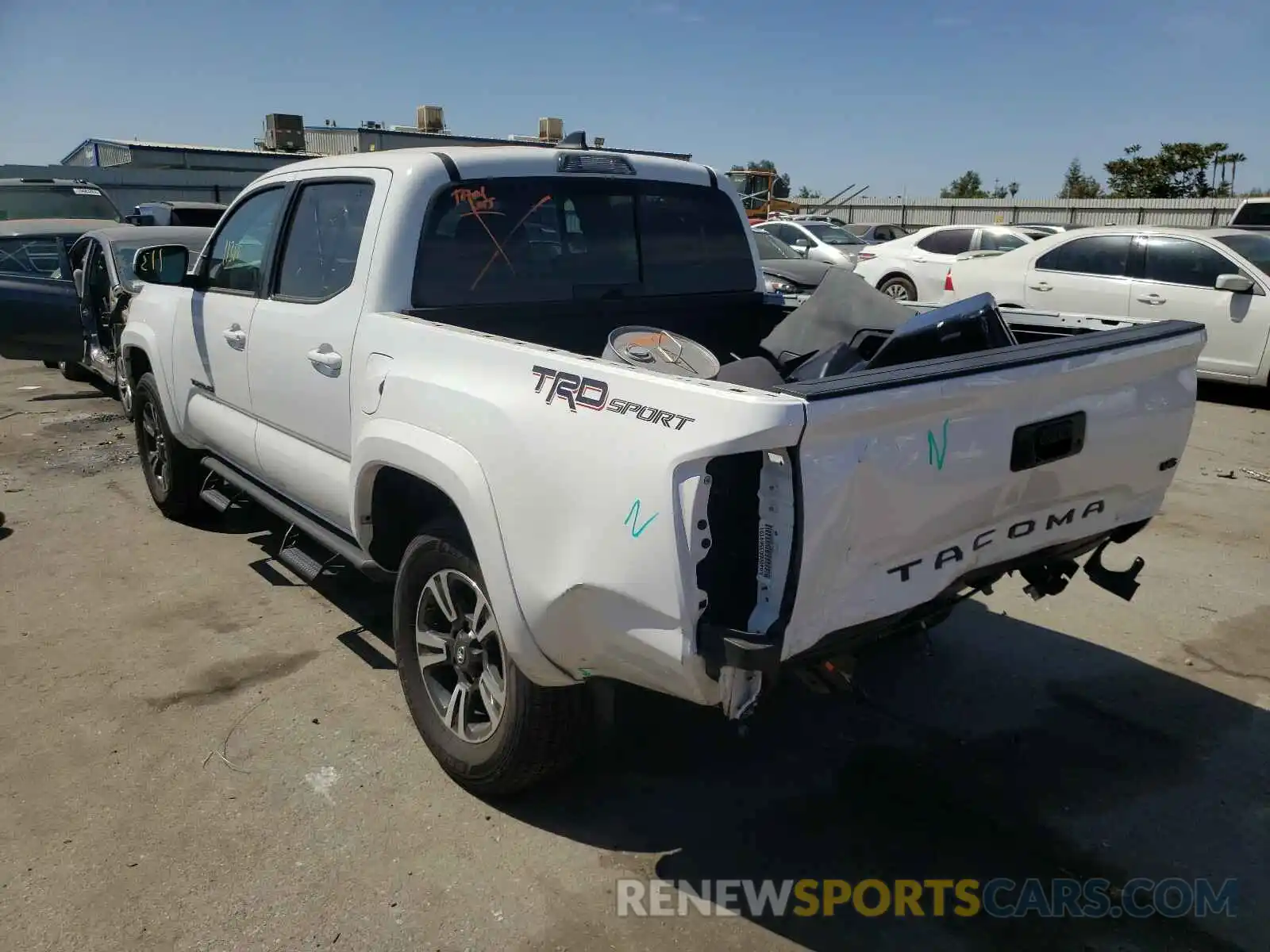 3 Фотография поврежденного автомобиля 3TMAZ5CN2KM105931 TOYOTA TACOMA 2019