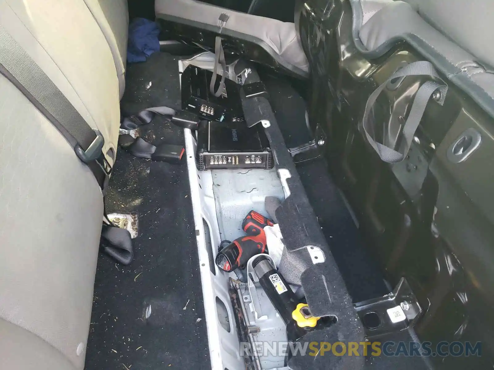 10 Photograph of a damaged car 3TMAZ5CN2KM107730 TOYOTA TACOMA 2019