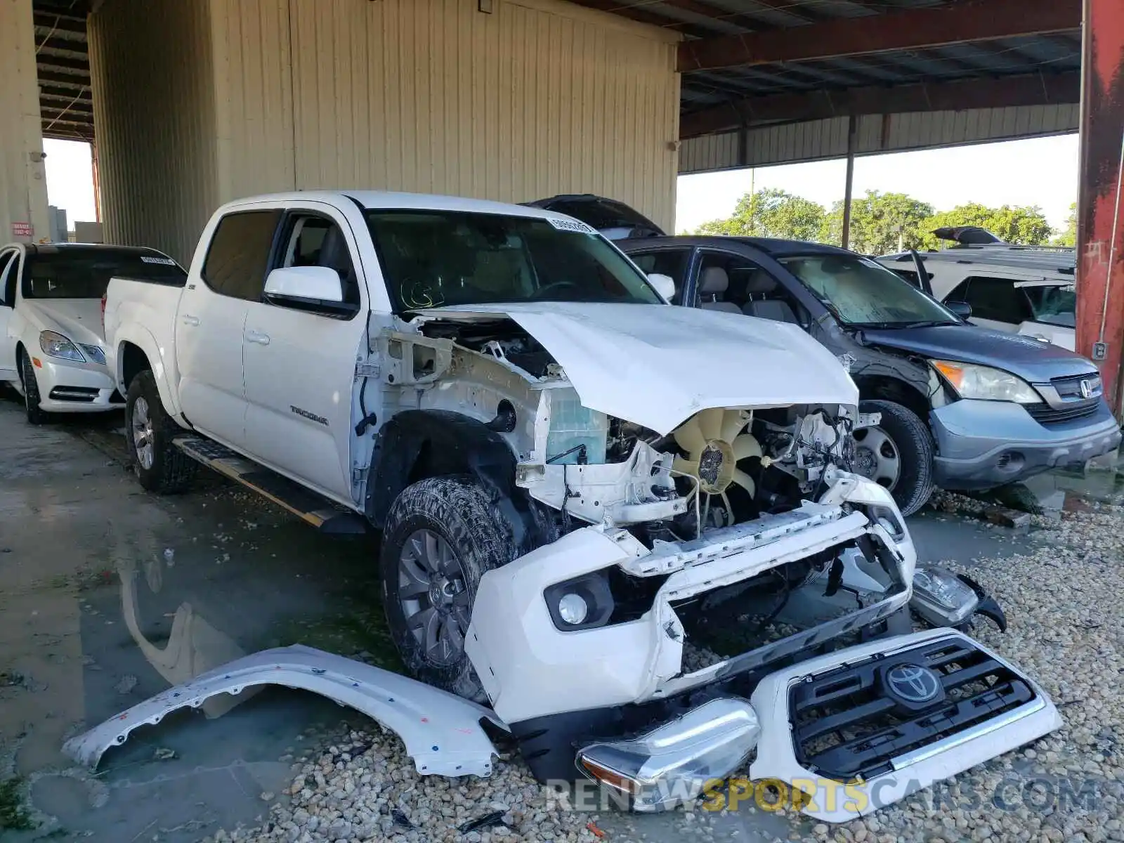 1 Photograph of a damaged car 3TMAZ5CN2KM110675 TOYOTA TACOMA 2019