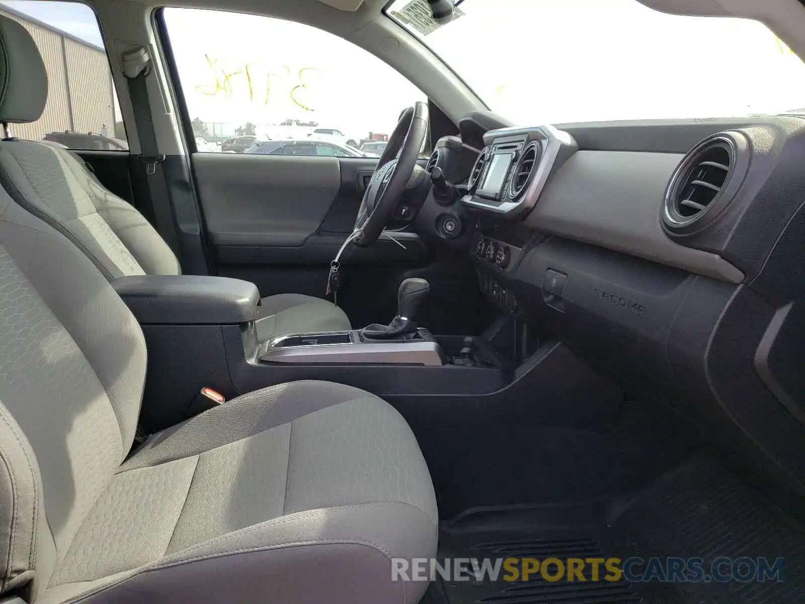 5 Photograph of a damaged car 3TMAZ5CN3KM084782 TOYOTA TACOMA 2019