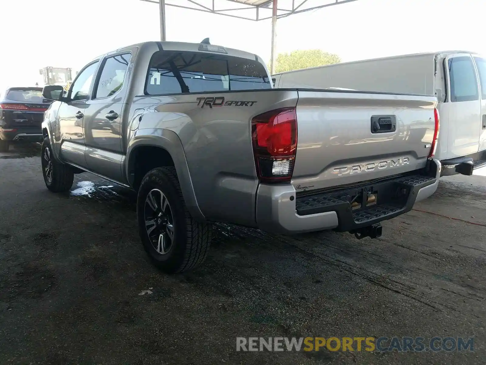 3 Photograph of a damaged car 3TMAZ5CN3KM086435 TOYOTA TACOMA 2019