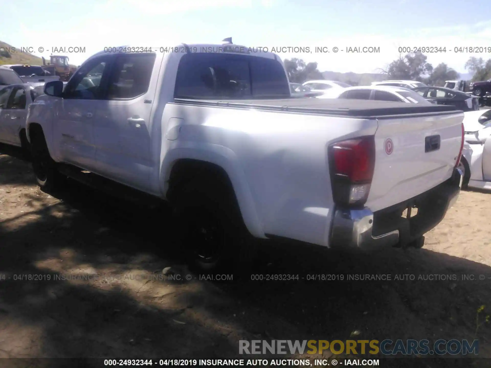 3 Photograph of a damaged car 3TMAZ5CN3KM087469 TOYOTA TACOMA 2019