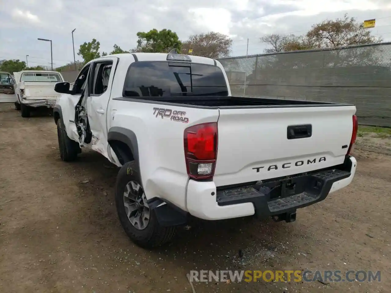 3 Photograph of a damaged car 3TMAZ5CN3KM089691 TOYOTA TACOMA 2019