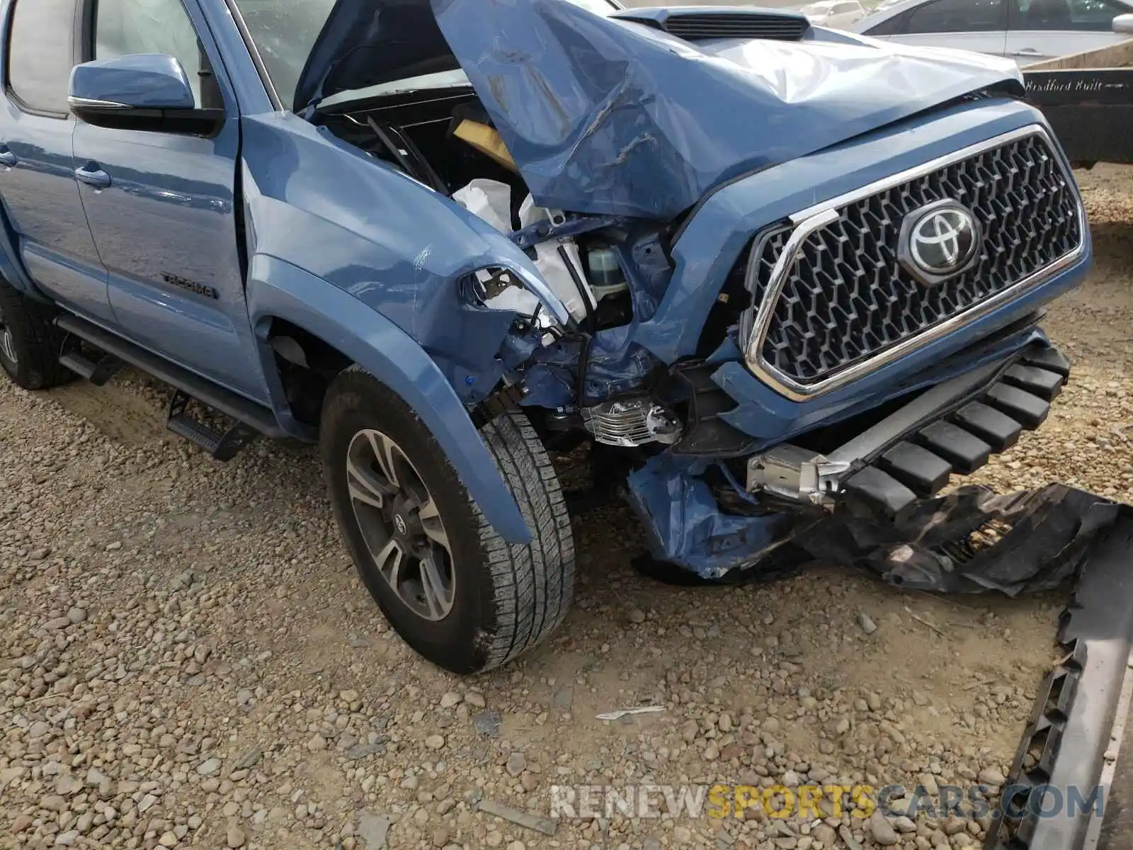 9 Photograph of a damaged car 3TMAZ5CN3KM090825 TOYOTA TACOMA 2019