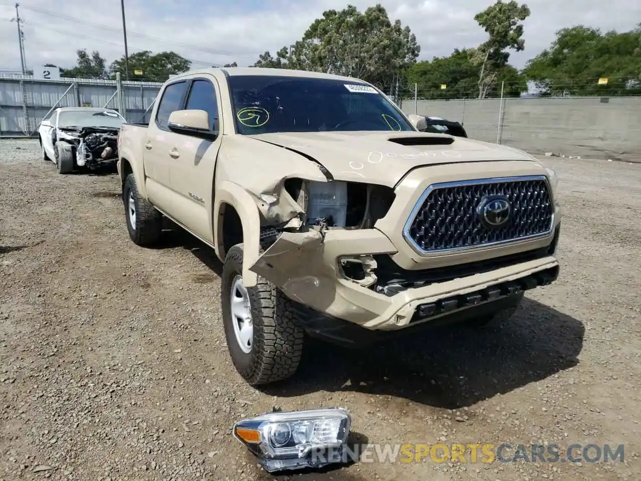 1 Photograph of a damaged car 3TMAZ5CN3KM092378 TOYOTA TACOMA 2019