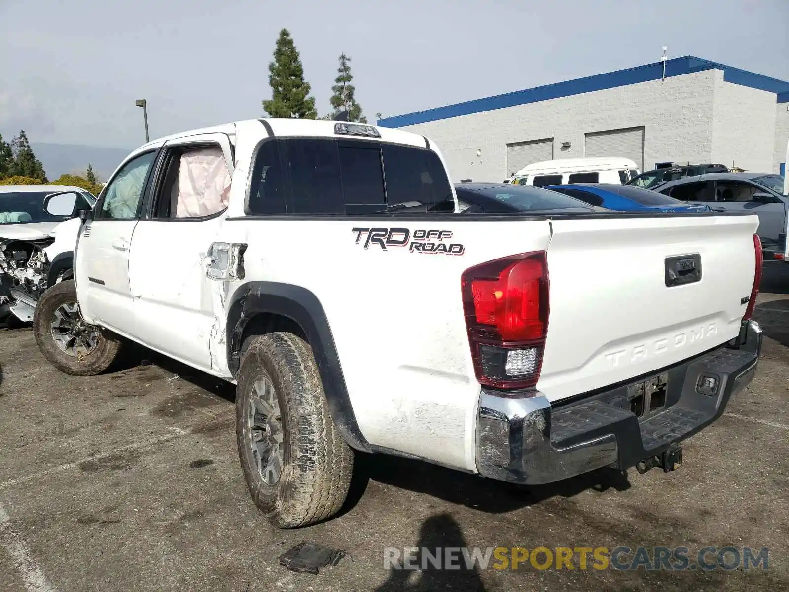 3 Photograph of a damaged car 3TMAZ5CN3KM097662 TOYOTA TACOMA 2019