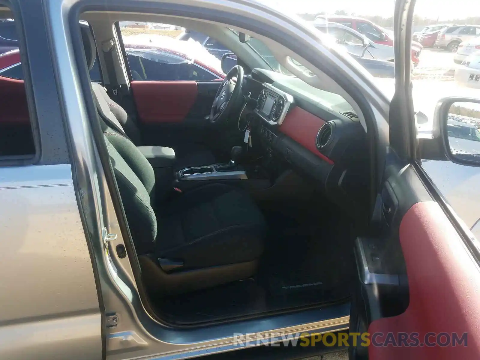 5 Photograph of a damaged car 3TMAZ5CN3KM100639 TOYOTA TACOMA 2019