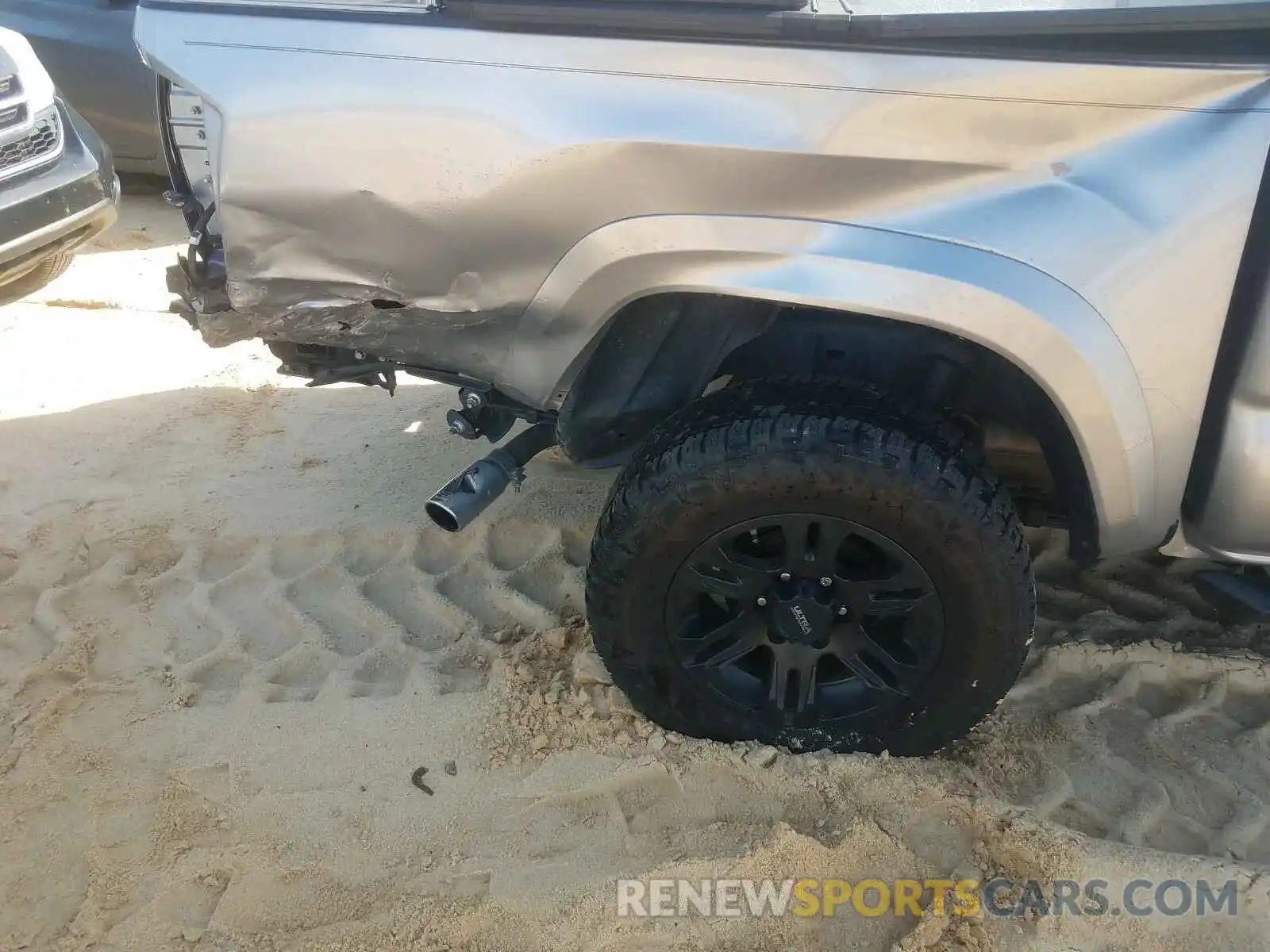 9 Photograph of a damaged car 3TMAZ5CN3KM100639 TOYOTA TACOMA 2019