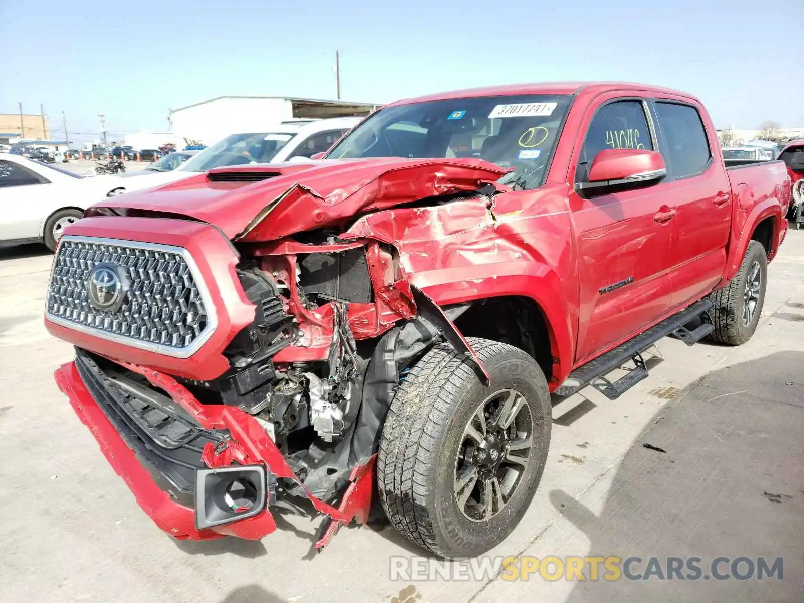 2 Фотография поврежденного автомобиля 3TMAZ5CN3KM103900 TOYOTA TACOMA 2019