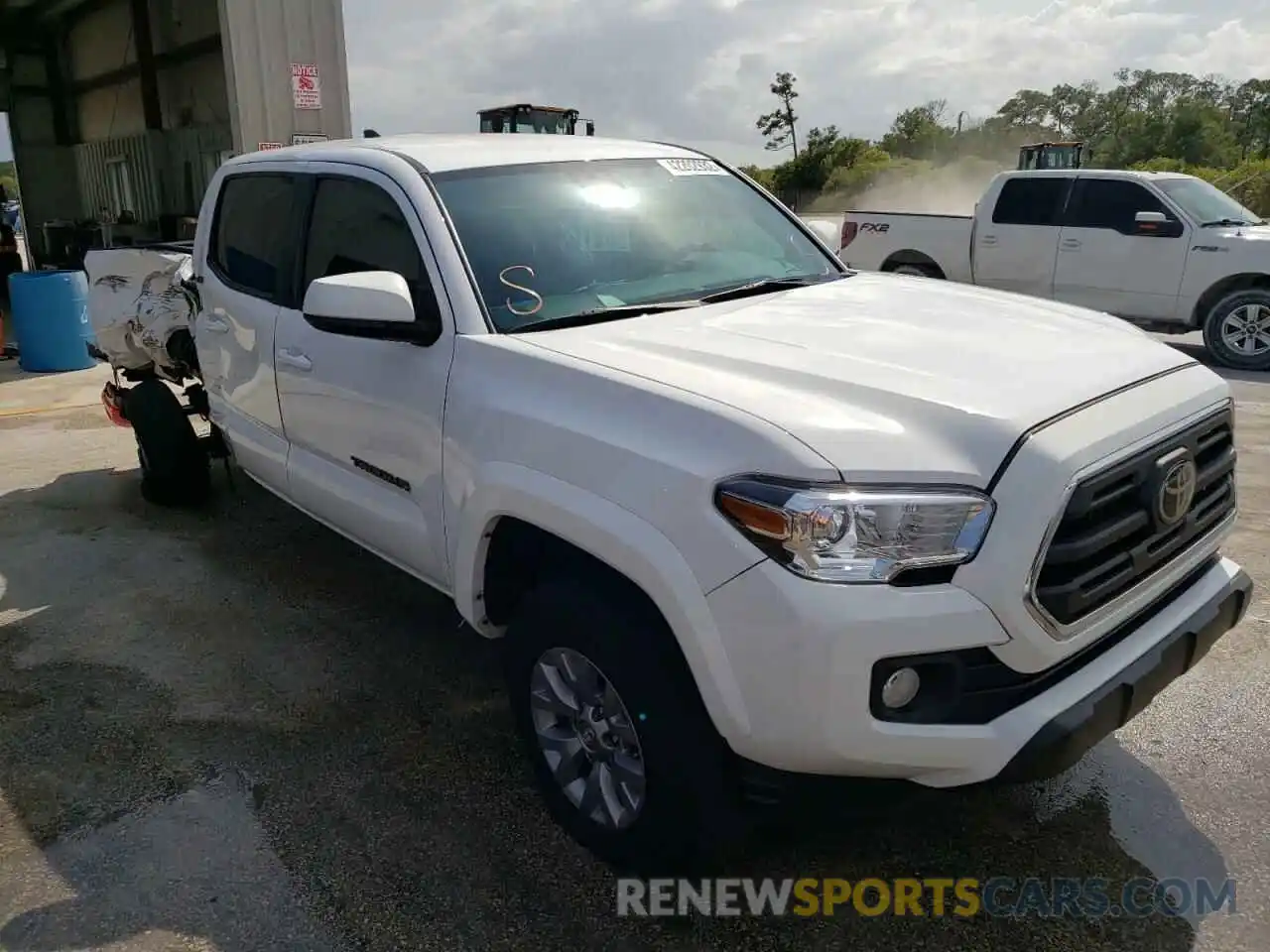 1 Photograph of a damaged car 3TMAZ5CN3KM108465 TOYOTA TACOMA 2019