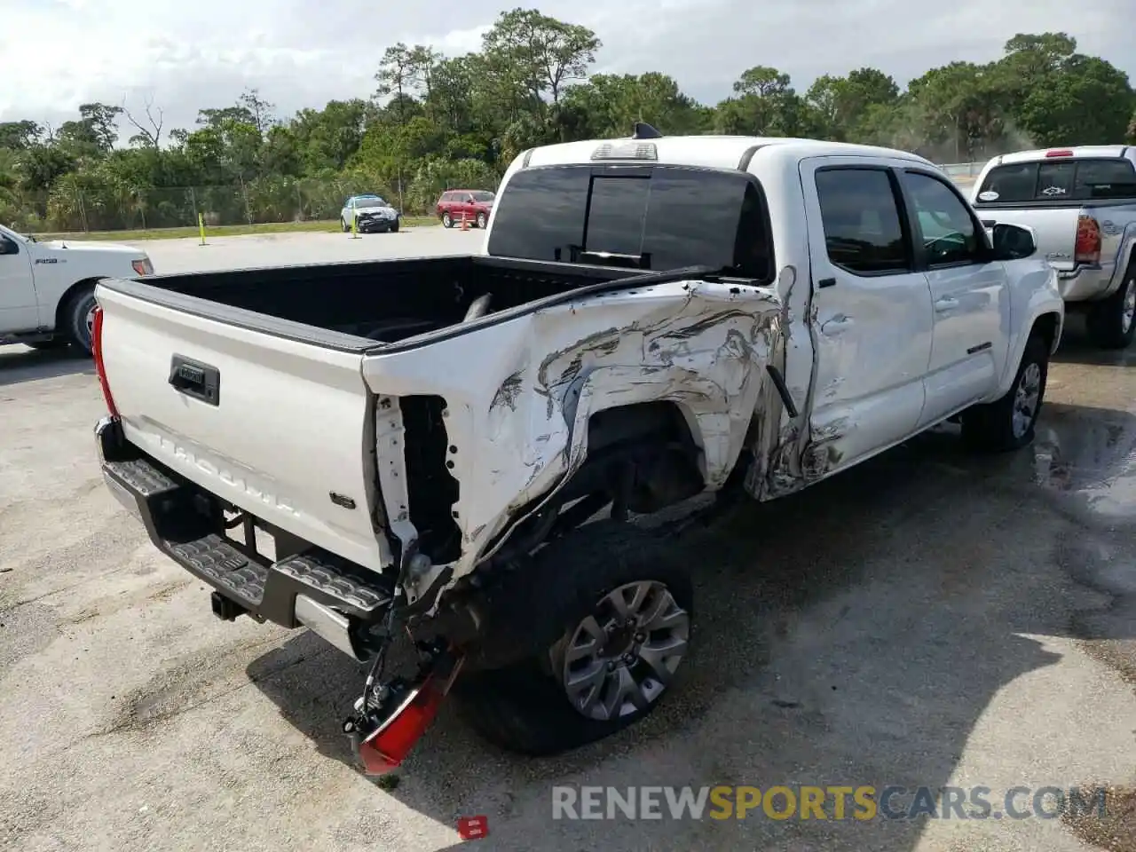 4 Photograph of a damaged car 3TMAZ5CN3KM108465 TOYOTA TACOMA 2019