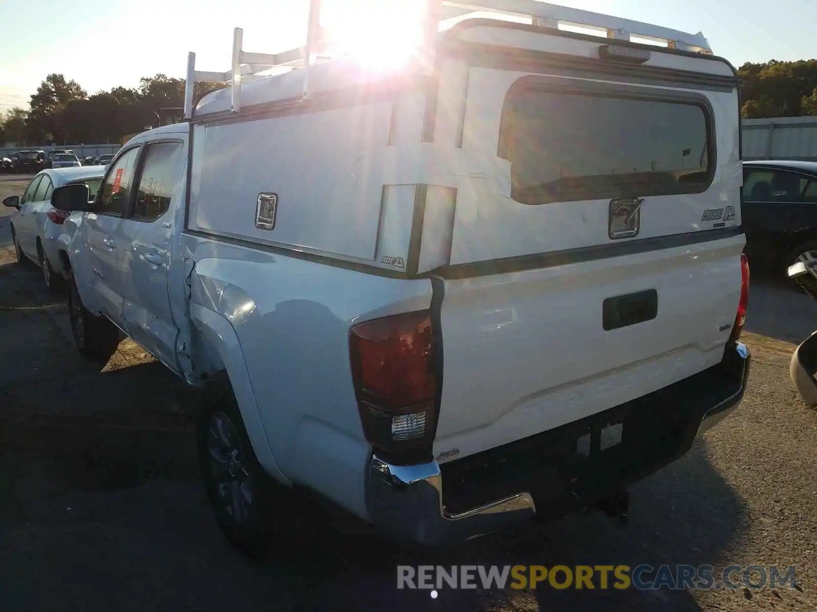 3 Photograph of a damaged car 3TMAZ5CN3KM110829 TOYOTA TACOMA 2019