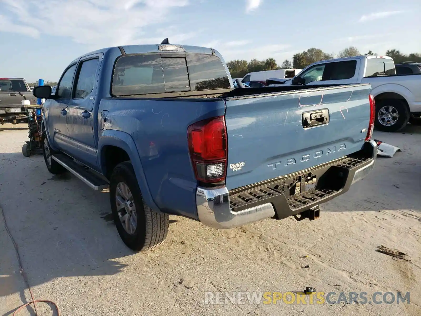 3 Photograph of a damaged car 3TMAZ5CN3KM112242 TOYOTA TACOMA 2019