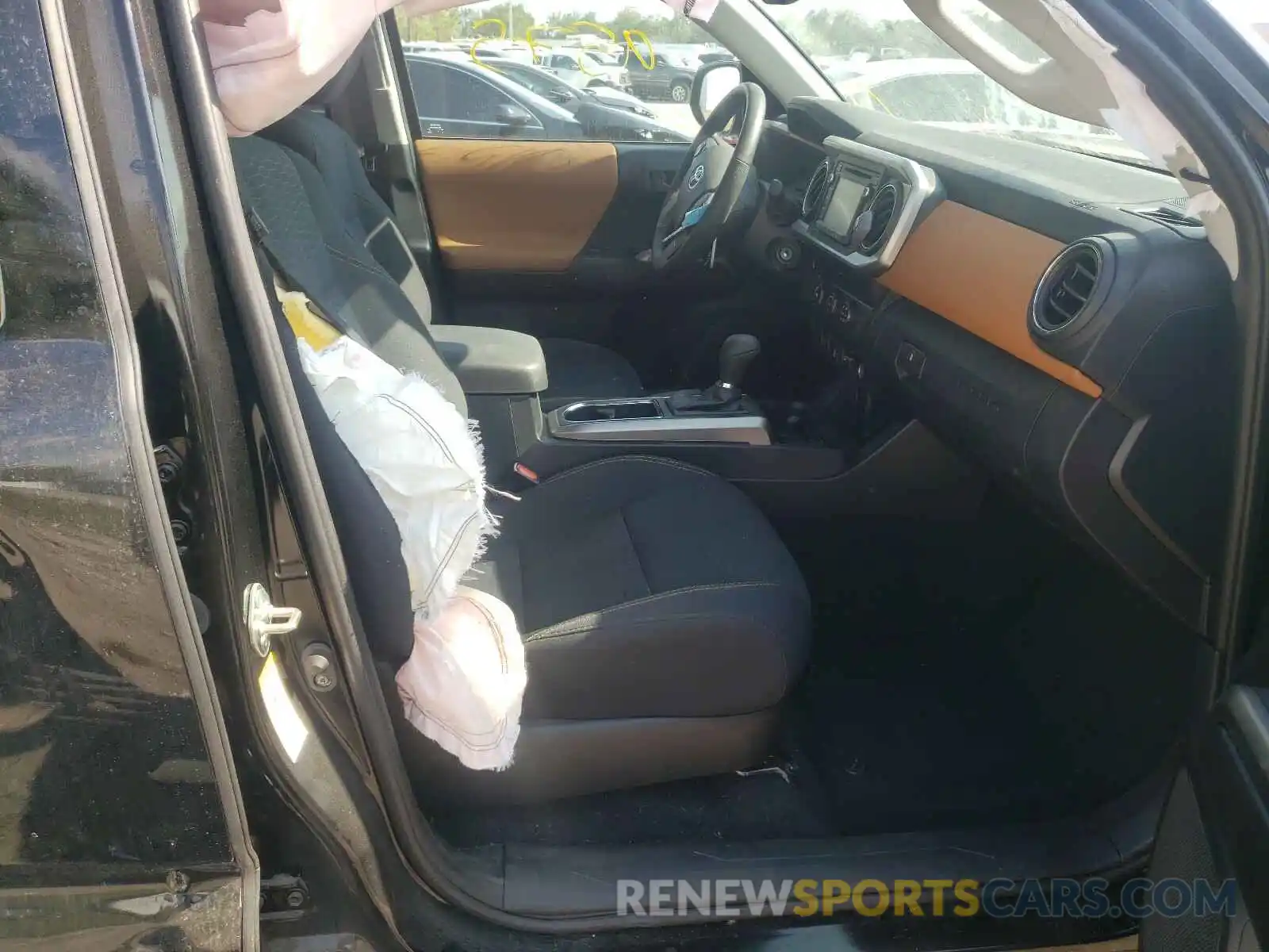 5 Photograph of a damaged car 3TMAZ5CN3KM112533 TOYOTA TACOMA 2019