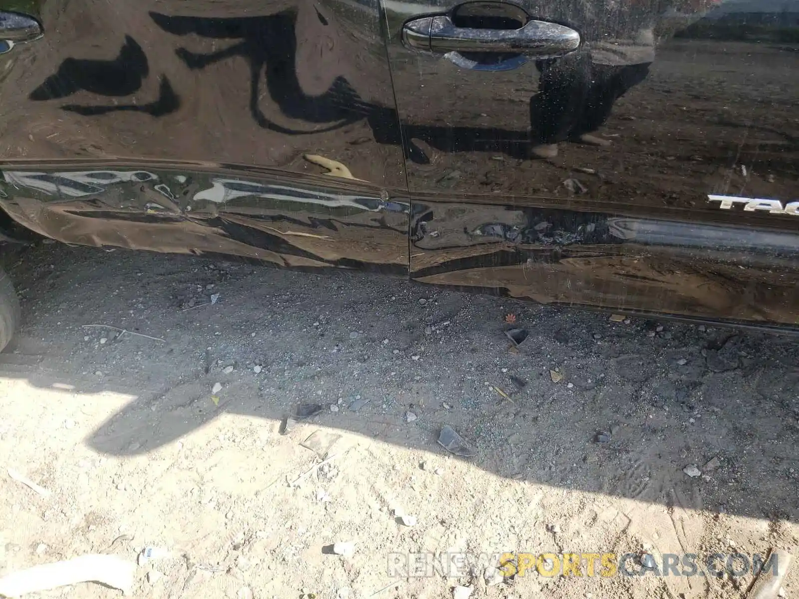 9 Photograph of a damaged car 3TMAZ5CN3KM112533 TOYOTA TACOMA 2019