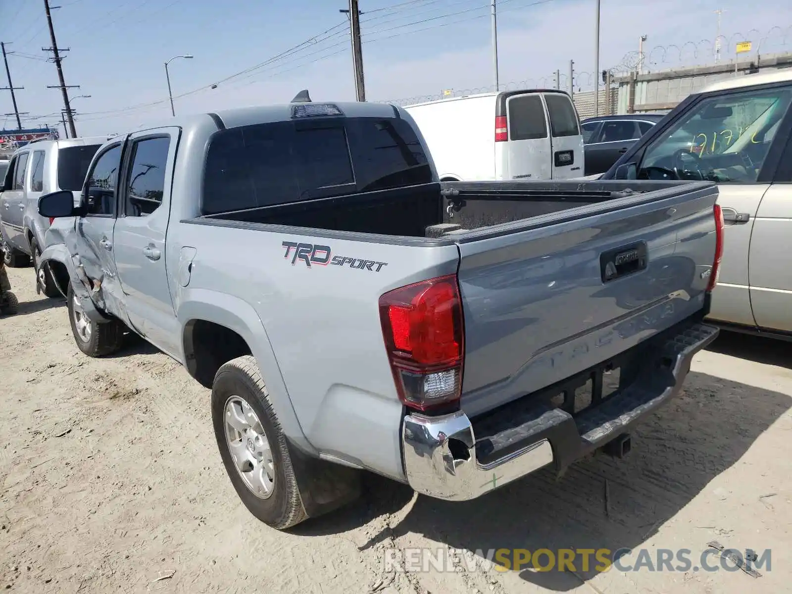 3 Photograph of a damaged car 3TMAZ5CN3KM112595 TOYOTA TACOMA 2019