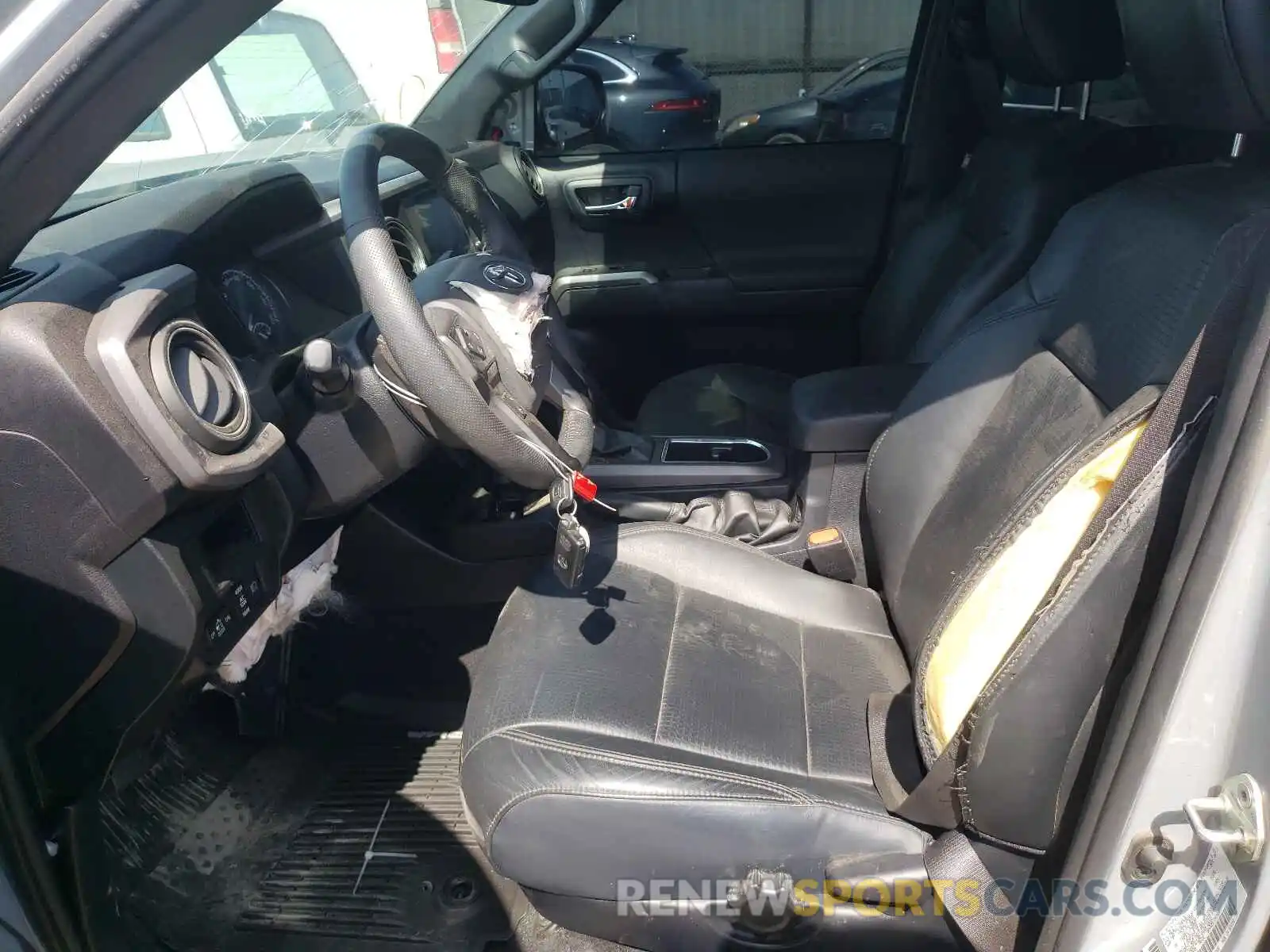 5 Photograph of a damaged car 3TMAZ5CN3KM112595 TOYOTA TACOMA 2019