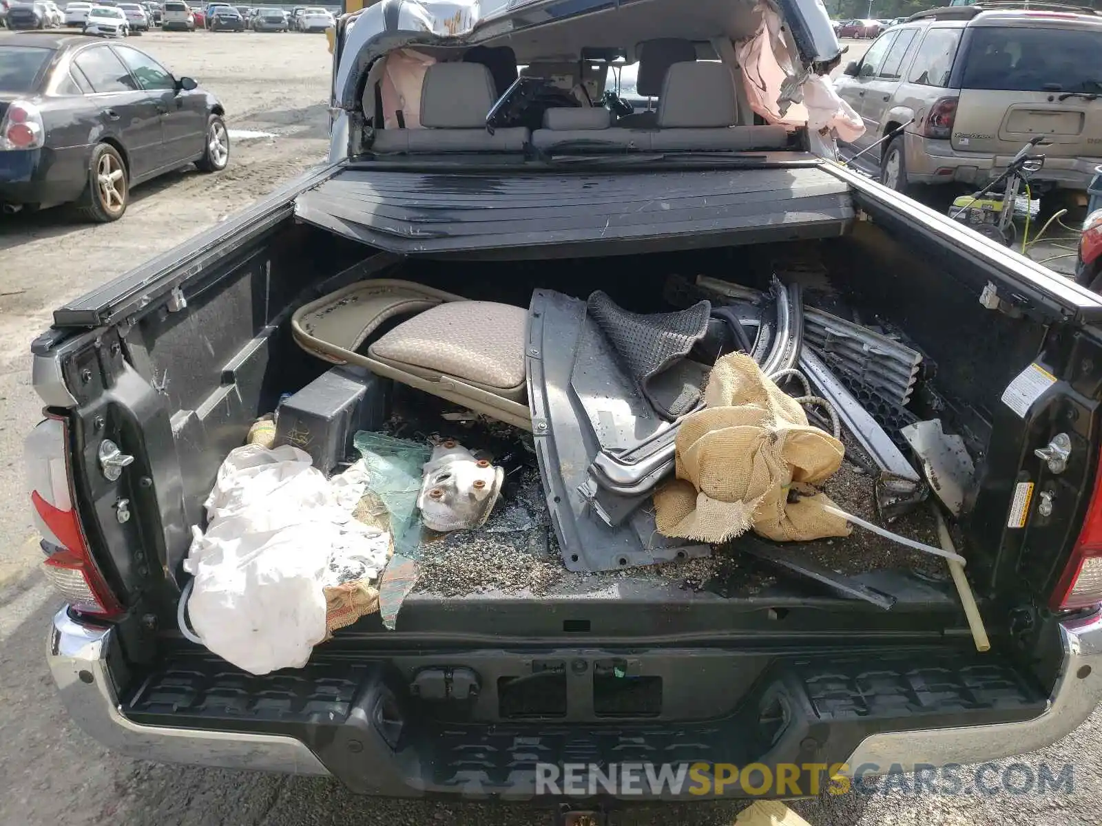 10 Photograph of a damaged car 3TMAZ5CN4KM079462 TOYOTA TACOMA 2019