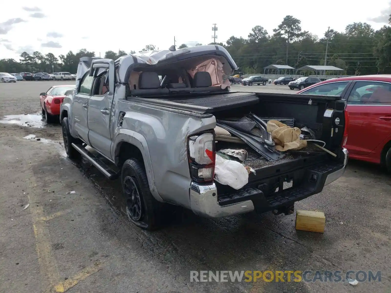 3 Photograph of a damaged car 3TMAZ5CN4KM079462 TOYOTA TACOMA 2019