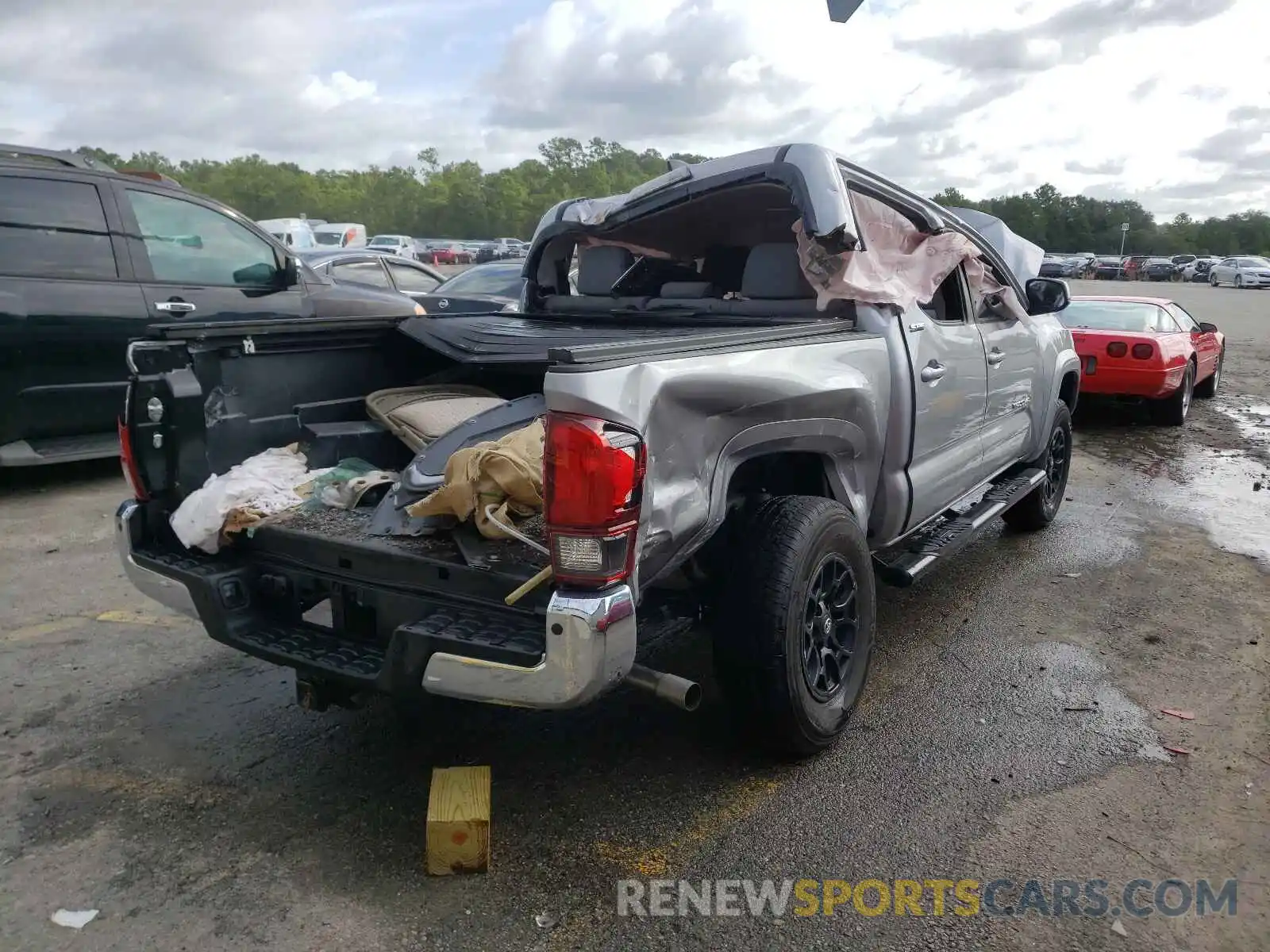 4 Photograph of a damaged car 3TMAZ5CN4KM079462 TOYOTA TACOMA 2019