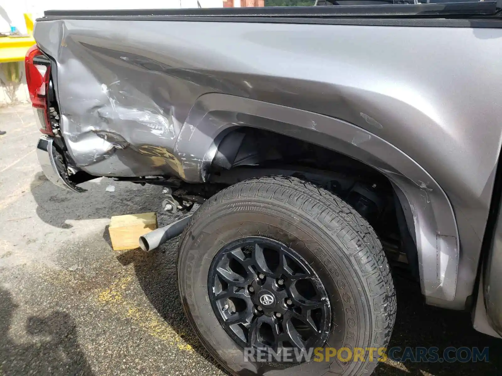 9 Photograph of a damaged car 3TMAZ5CN4KM079462 TOYOTA TACOMA 2019