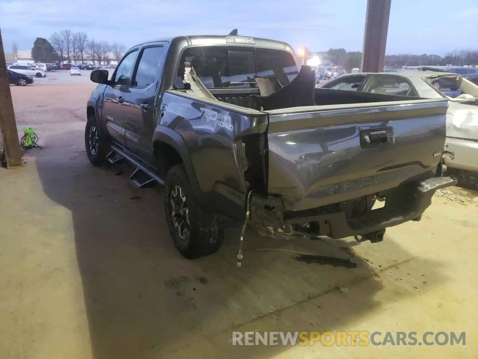 3 Photograph of a damaged car 3TMAZ5CN4KM081633 TOYOTA TACOMA 2019