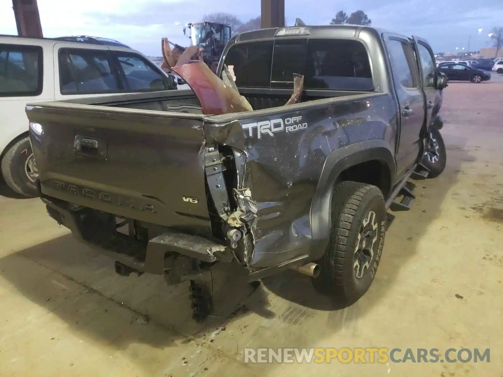 4 Photograph of a damaged car 3TMAZ5CN4KM081633 TOYOTA TACOMA 2019