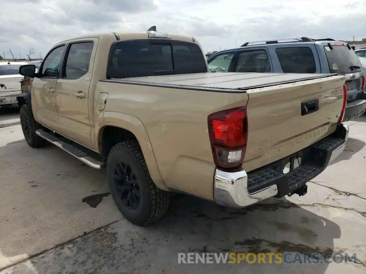 3 Photograph of a damaged car 3TMAZ5CN4KM083561 TOYOTA TACOMA 2019