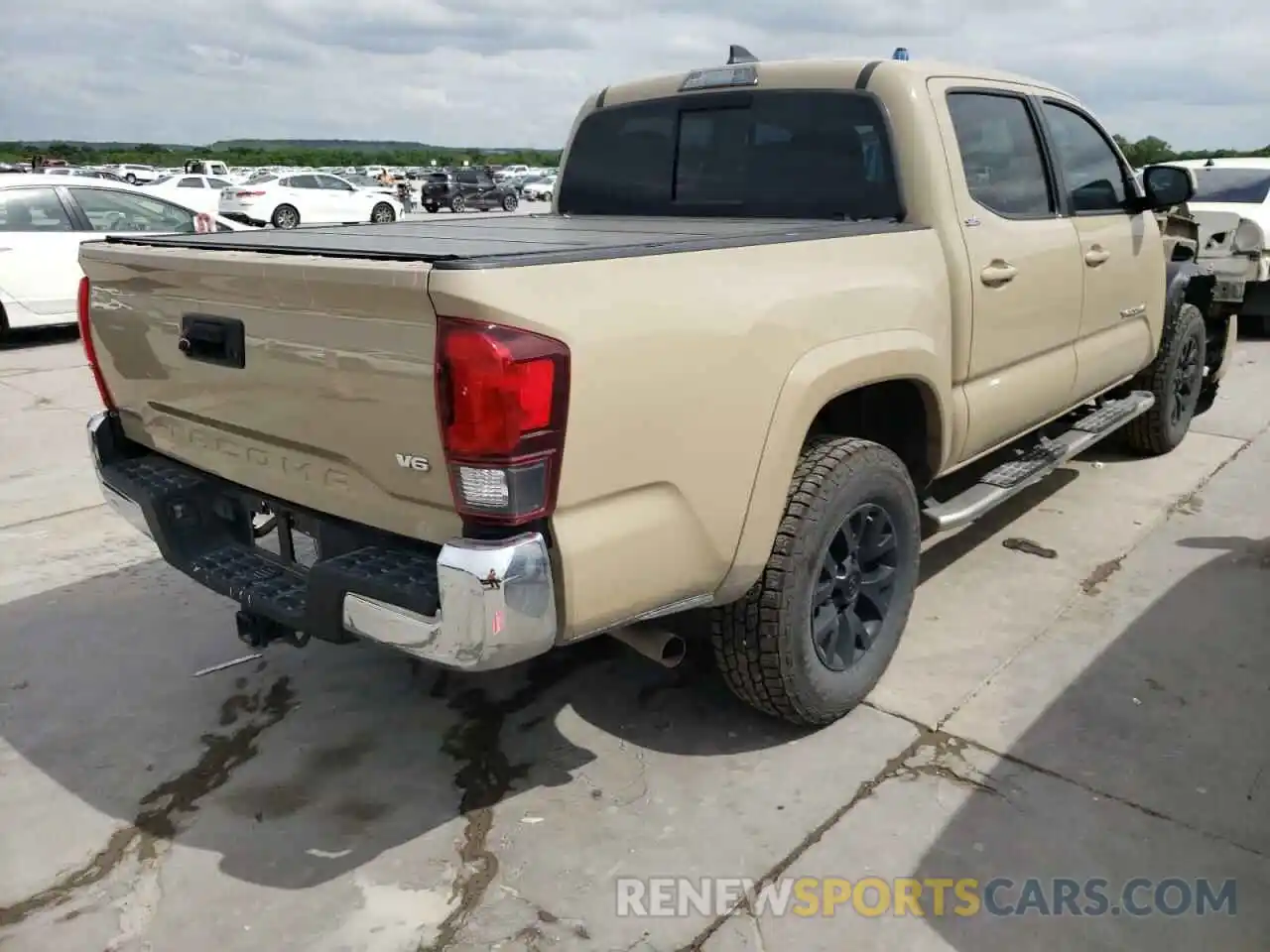 4 Photograph of a damaged car 3TMAZ5CN4KM083561 TOYOTA TACOMA 2019