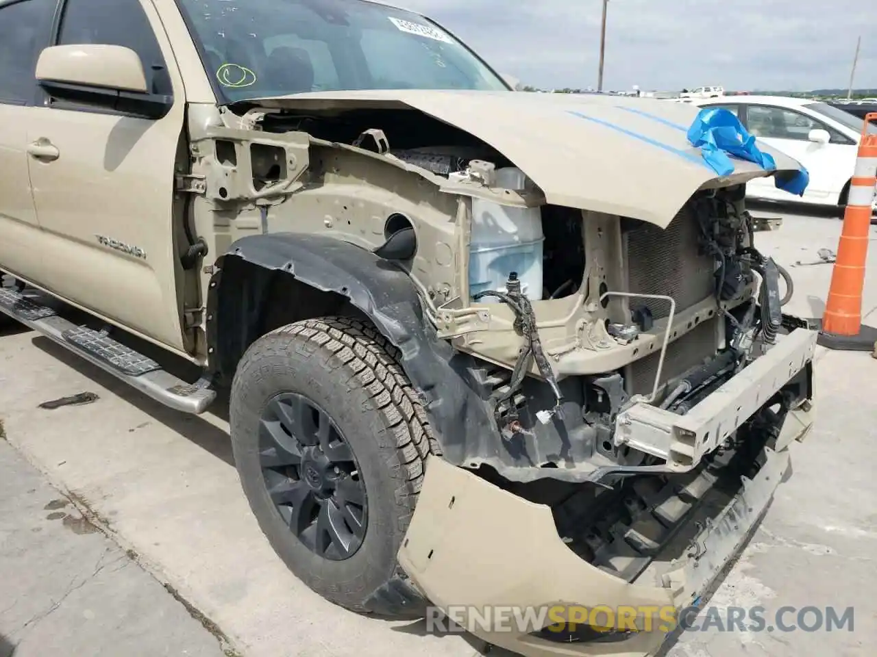 9 Photograph of a damaged car 3TMAZ5CN4KM083561 TOYOTA TACOMA 2019