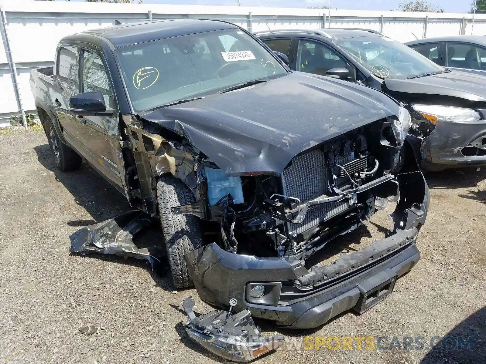 1 Photograph of a damaged car 3TMAZ5CN4KM083902 TOYOTA TACOMA 2019