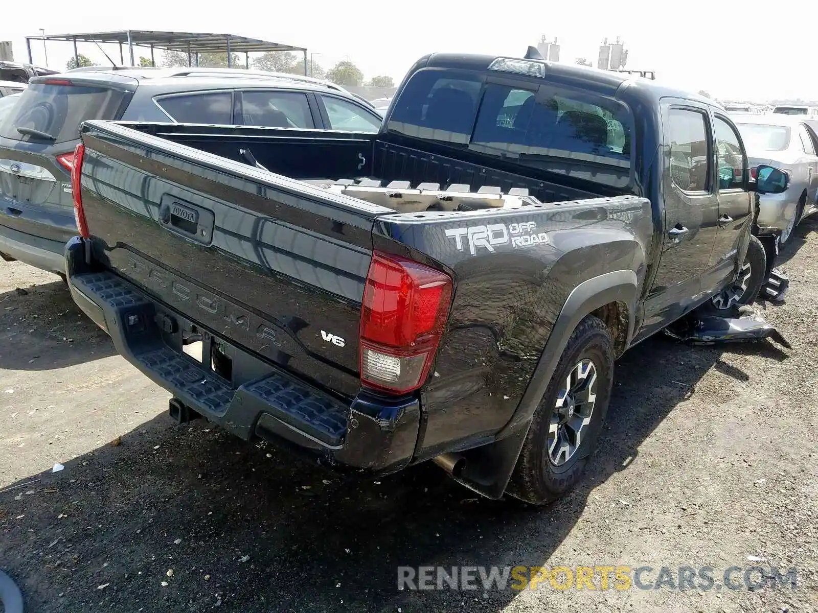 4 Photograph of a damaged car 3TMAZ5CN4KM083902 TOYOTA TACOMA 2019