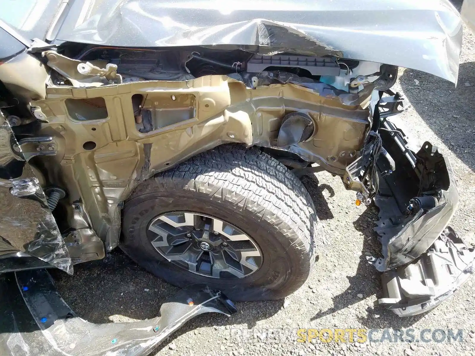 9 Photograph of a damaged car 3TMAZ5CN4KM083902 TOYOTA TACOMA 2019