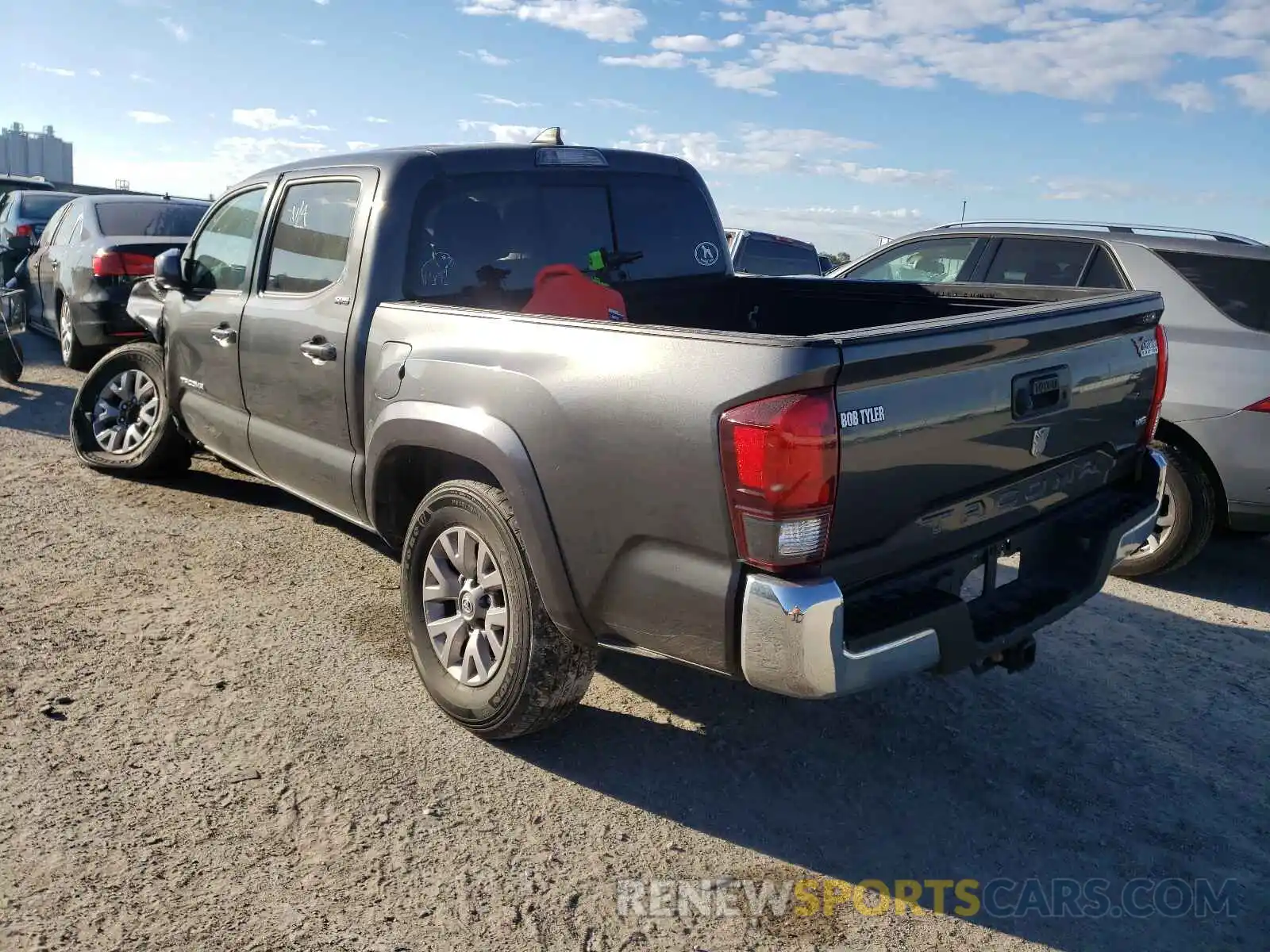 3 Photograph of a damaged car 3TMAZ5CN4KM085083 TOYOTA TACOMA 2019