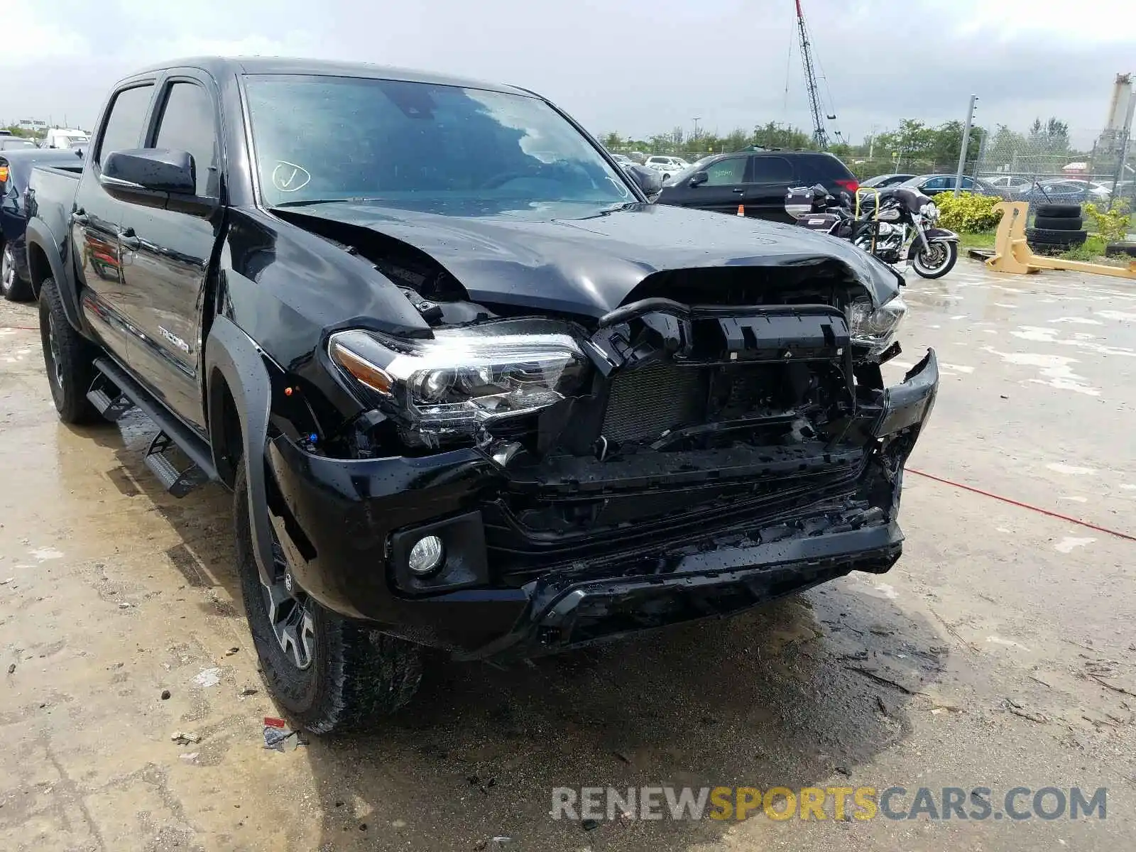 1 Photograph of a damaged car 3TMAZ5CN4KM085536 TOYOTA TACOMA 2019