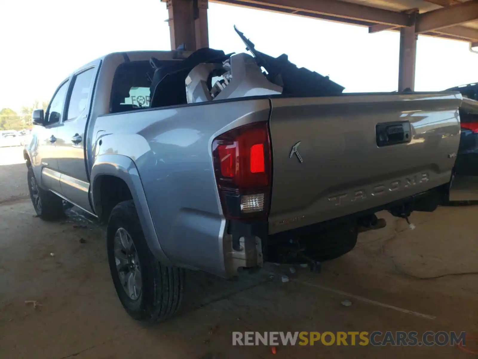 3 Photograph of a damaged car 3TMAZ5CN4KM086007 TOYOTA TACOMA 2019