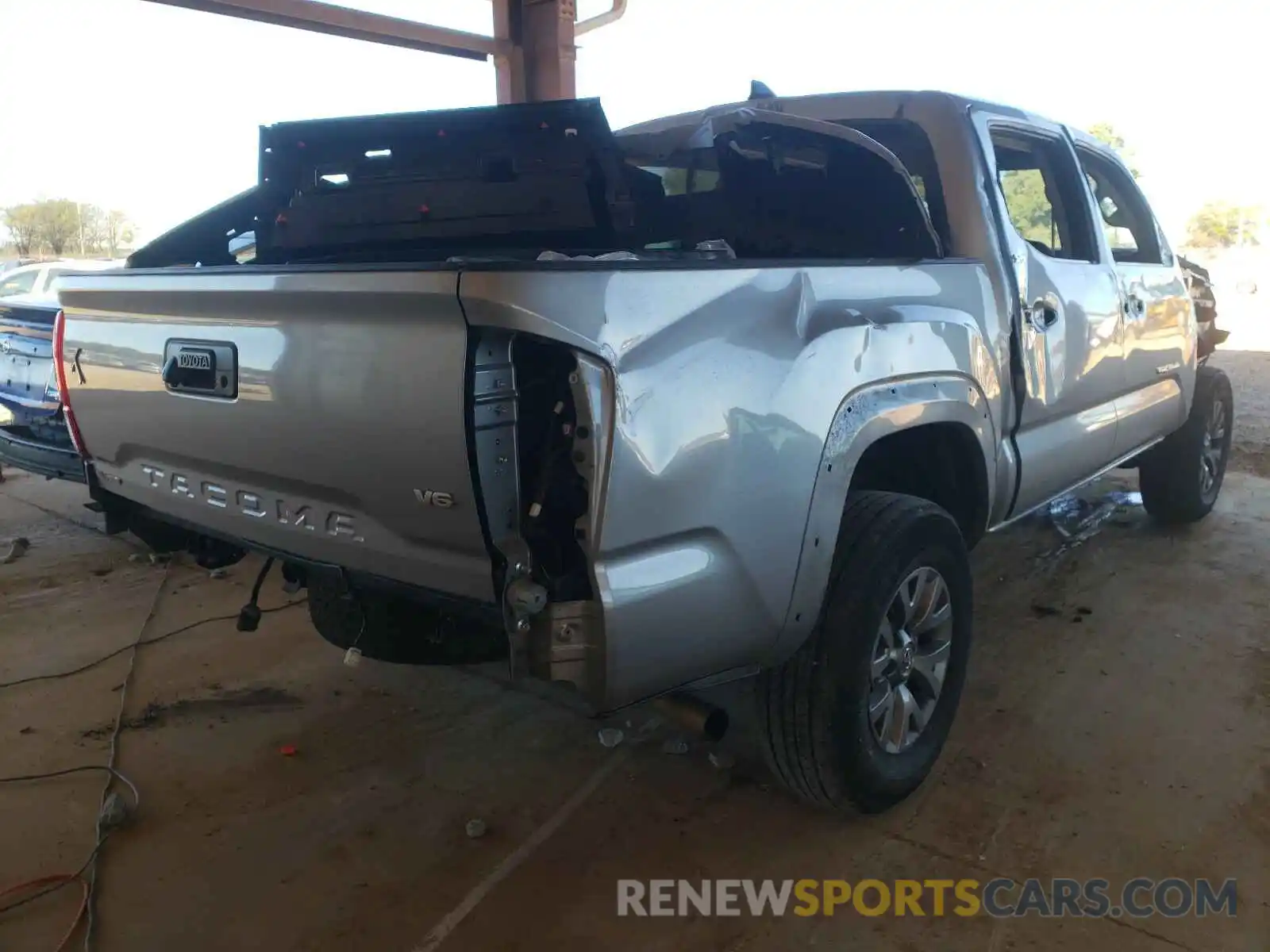 4 Photograph of a damaged car 3TMAZ5CN4KM086007 TOYOTA TACOMA 2019