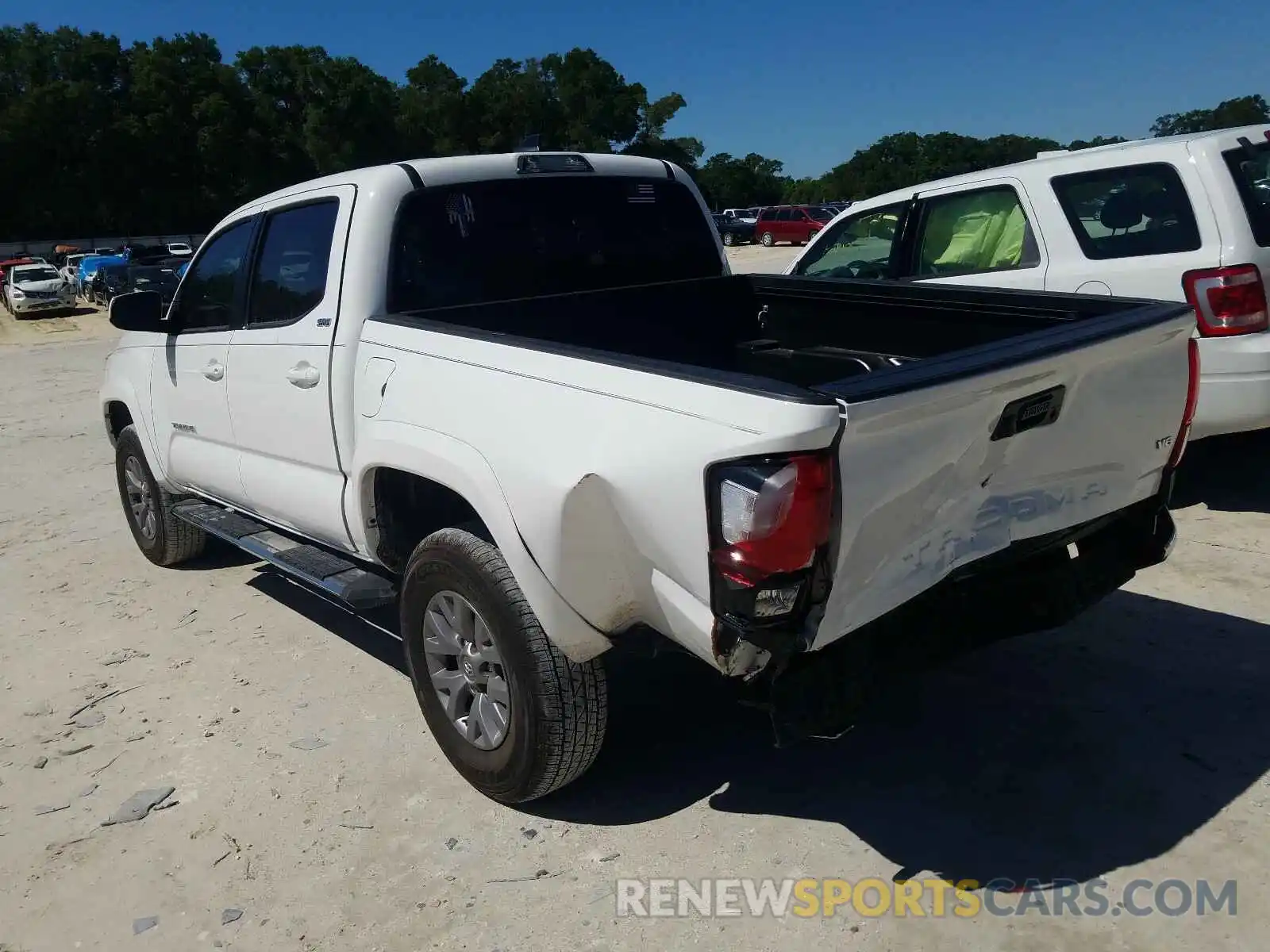 3 Photograph of a damaged car 3TMAZ5CN4KM086864 TOYOTA TACOMA 2019