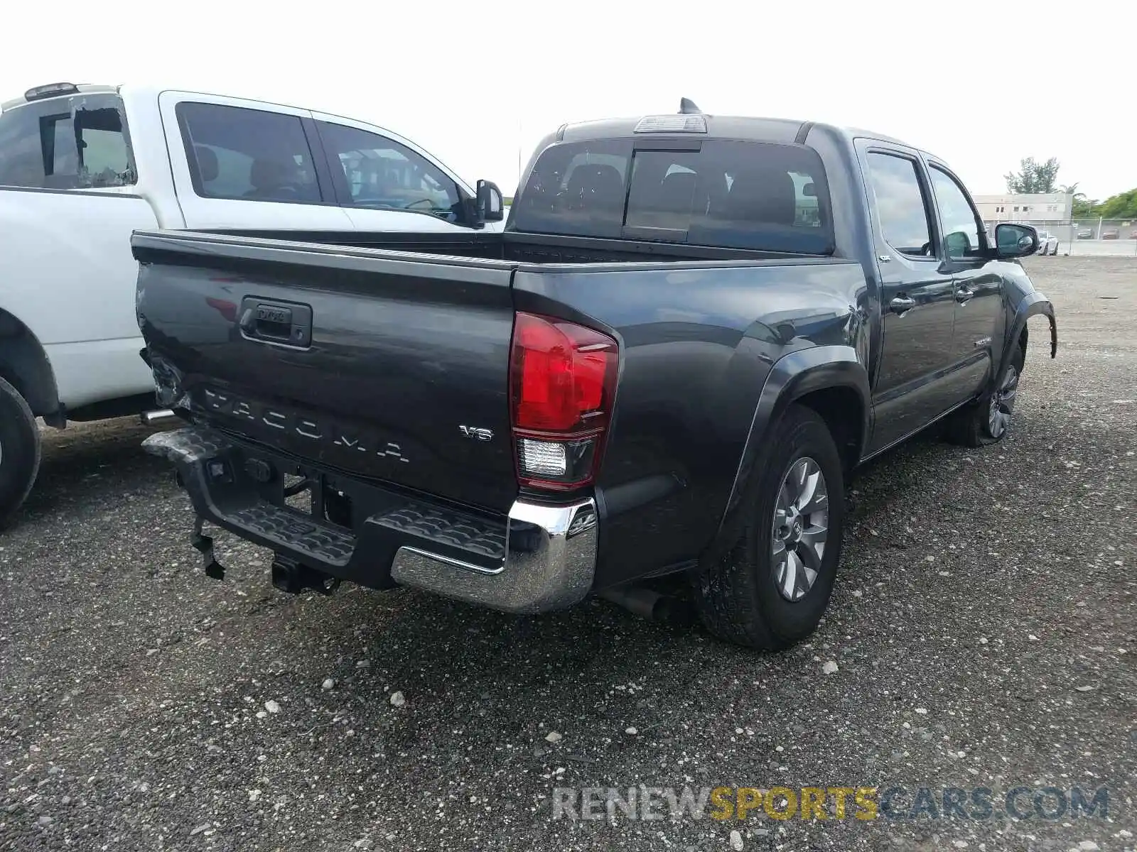 4 Photograph of a damaged car 3TMAZ5CN4KM087125 TOYOTA TACOMA 2019