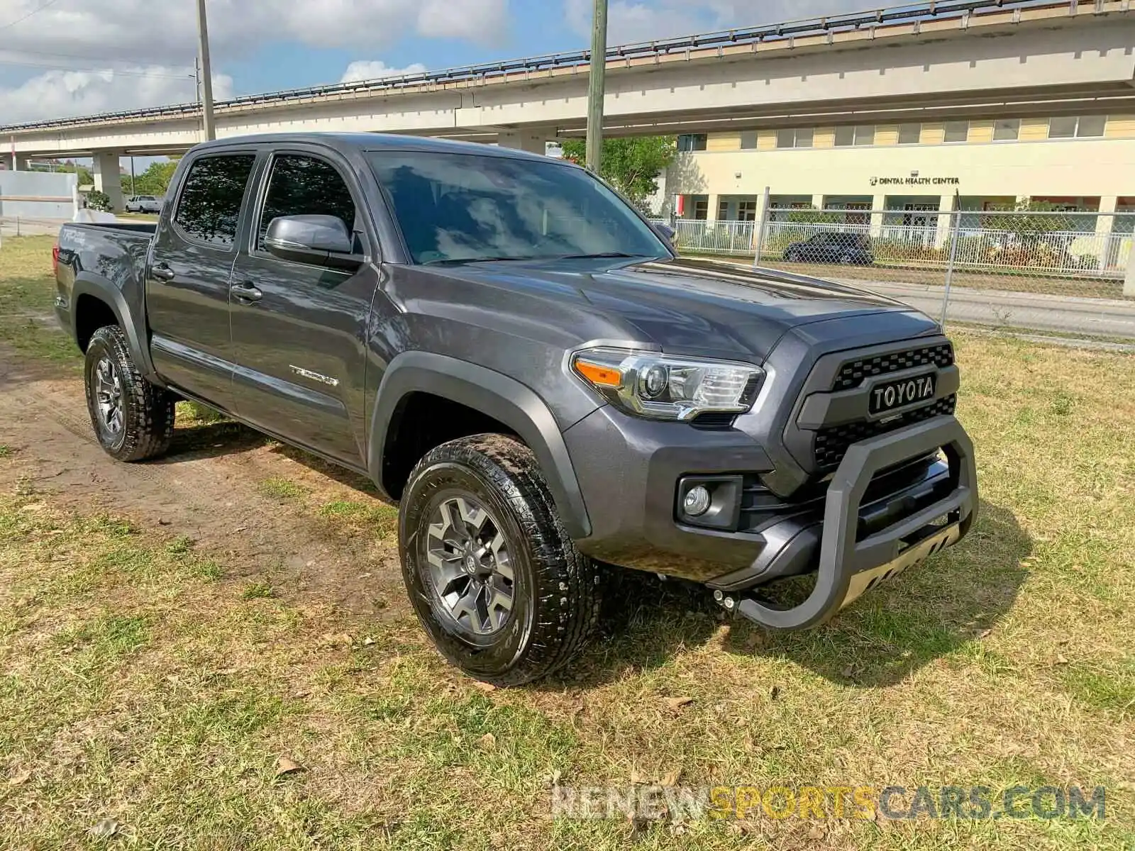 1 Photograph of a damaged car 3TMAZ5CN4KM087237 TOYOTA TACOMA 2019