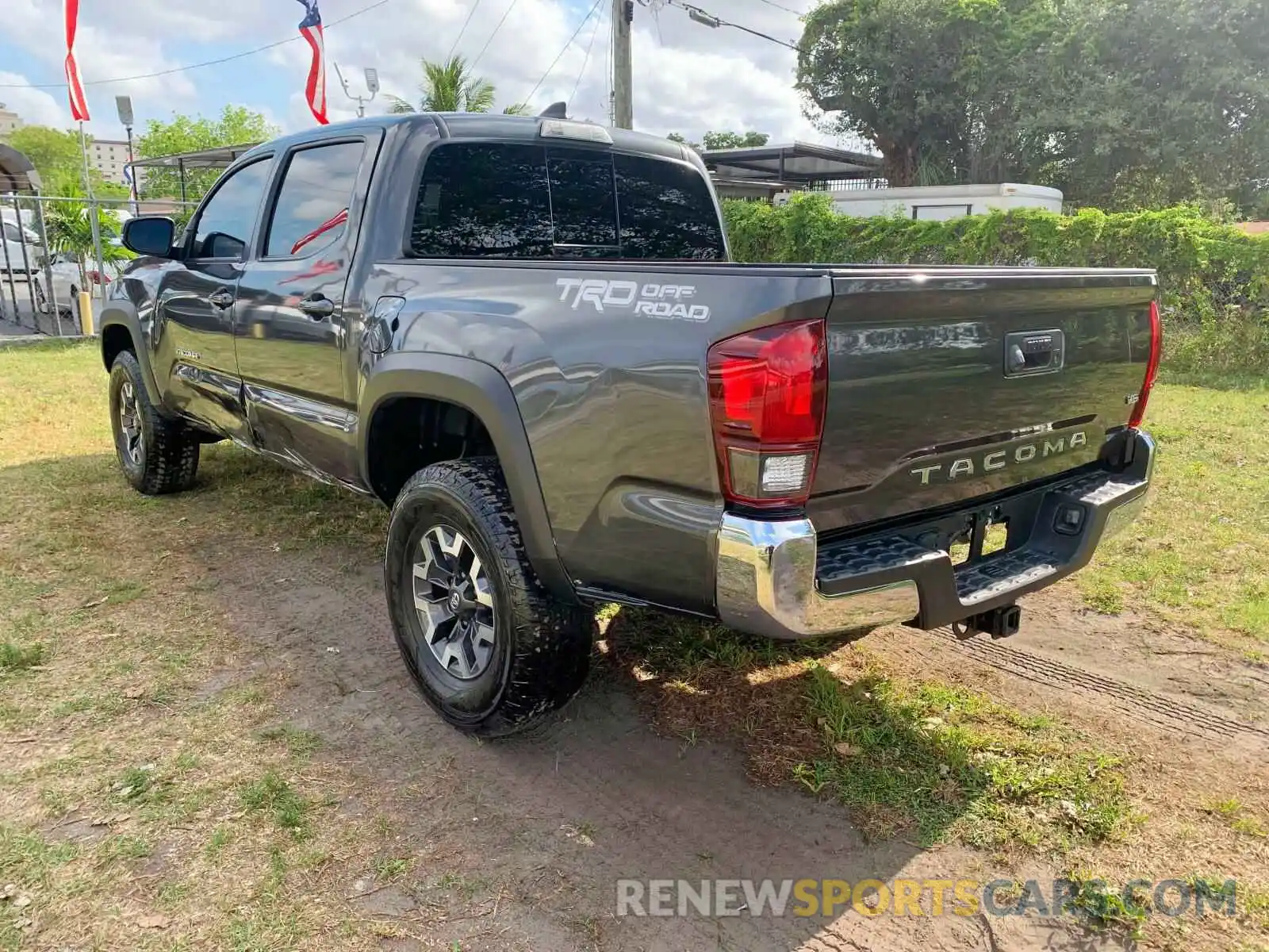 3 Photograph of a damaged car 3TMAZ5CN4KM087237 TOYOTA TACOMA 2019