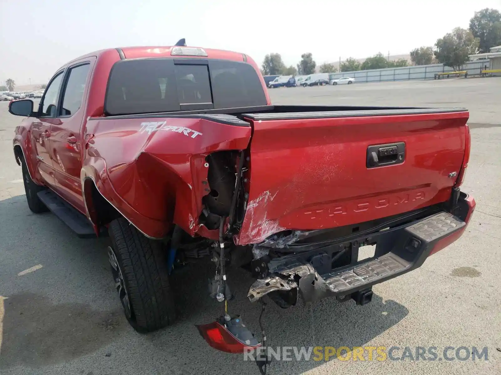 3 Photograph of a damaged car 3TMAZ5CN4KM090316 TOYOTA TACOMA 2019