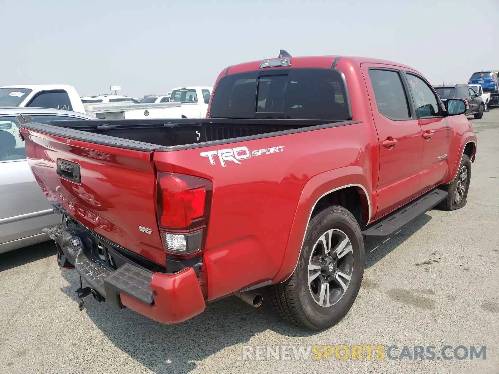 4 Photograph of a damaged car 3TMAZ5CN4KM090316 TOYOTA TACOMA 2019