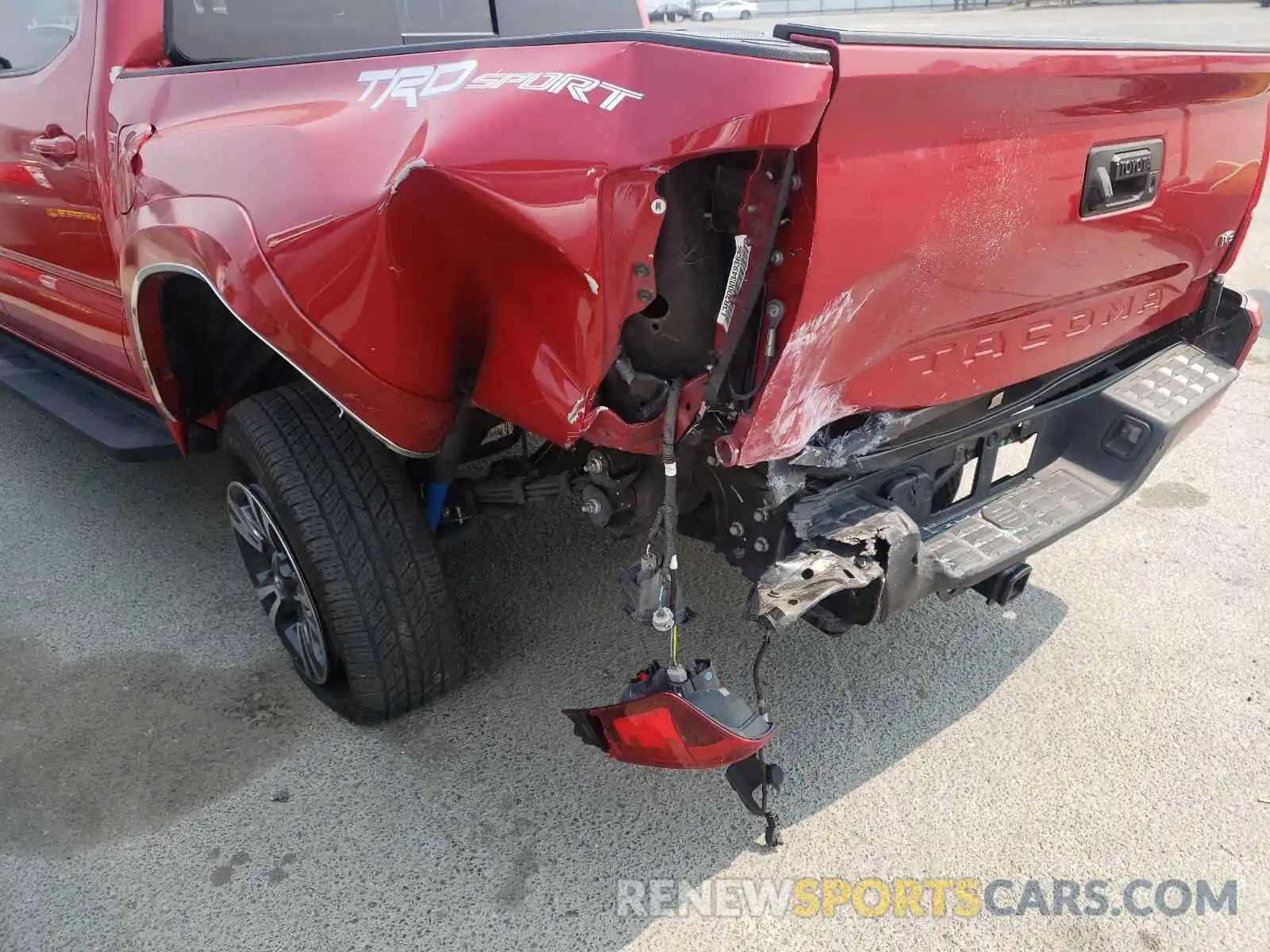 9 Photograph of a damaged car 3TMAZ5CN4KM090316 TOYOTA TACOMA 2019