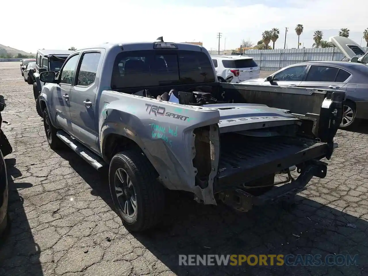 3 Photograph of a damaged car 3TMAZ5CN4KM091272 TOYOTA TACOMA 2019