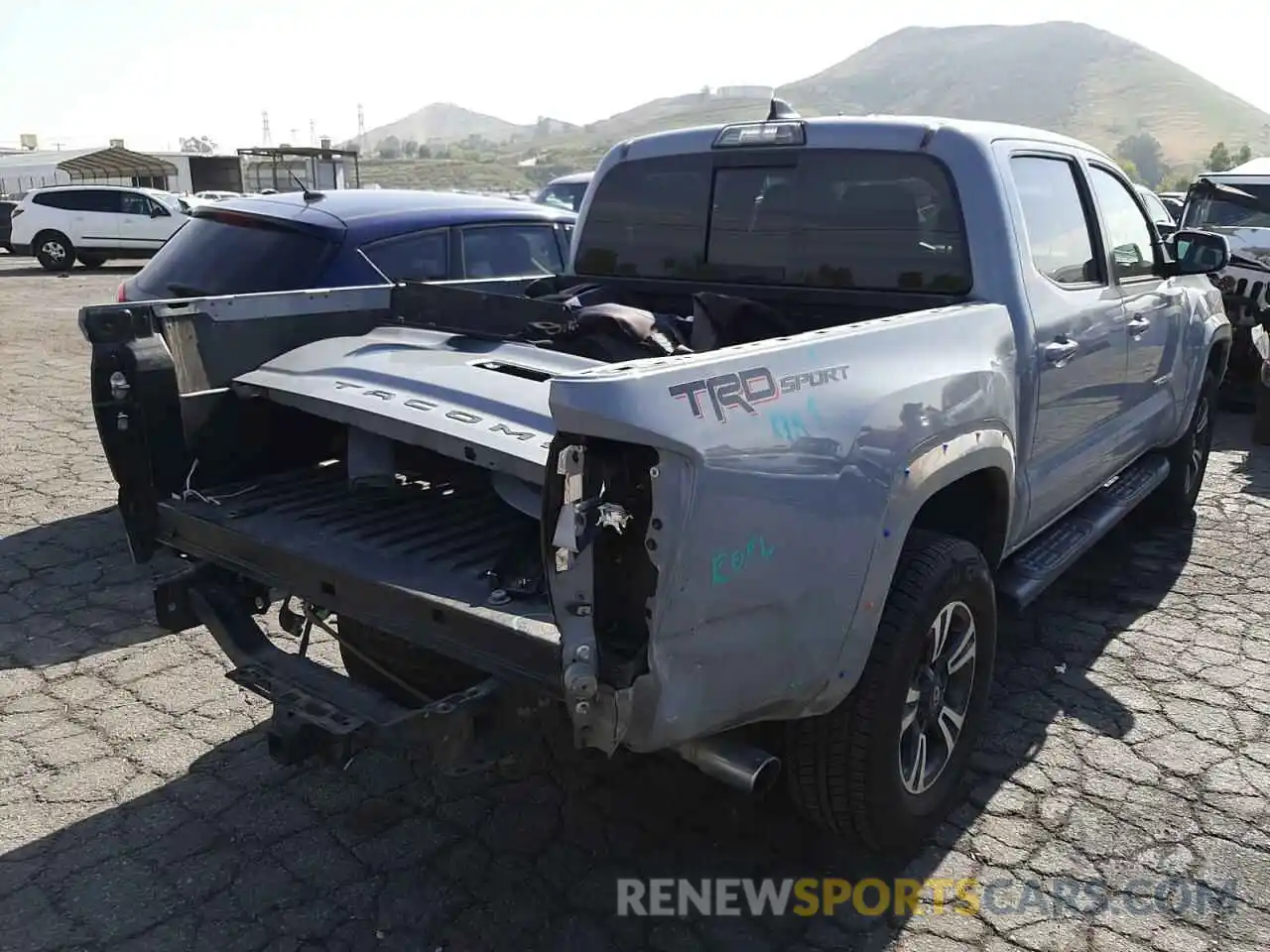 4 Photograph of a damaged car 3TMAZ5CN4KM091272 TOYOTA TACOMA 2019