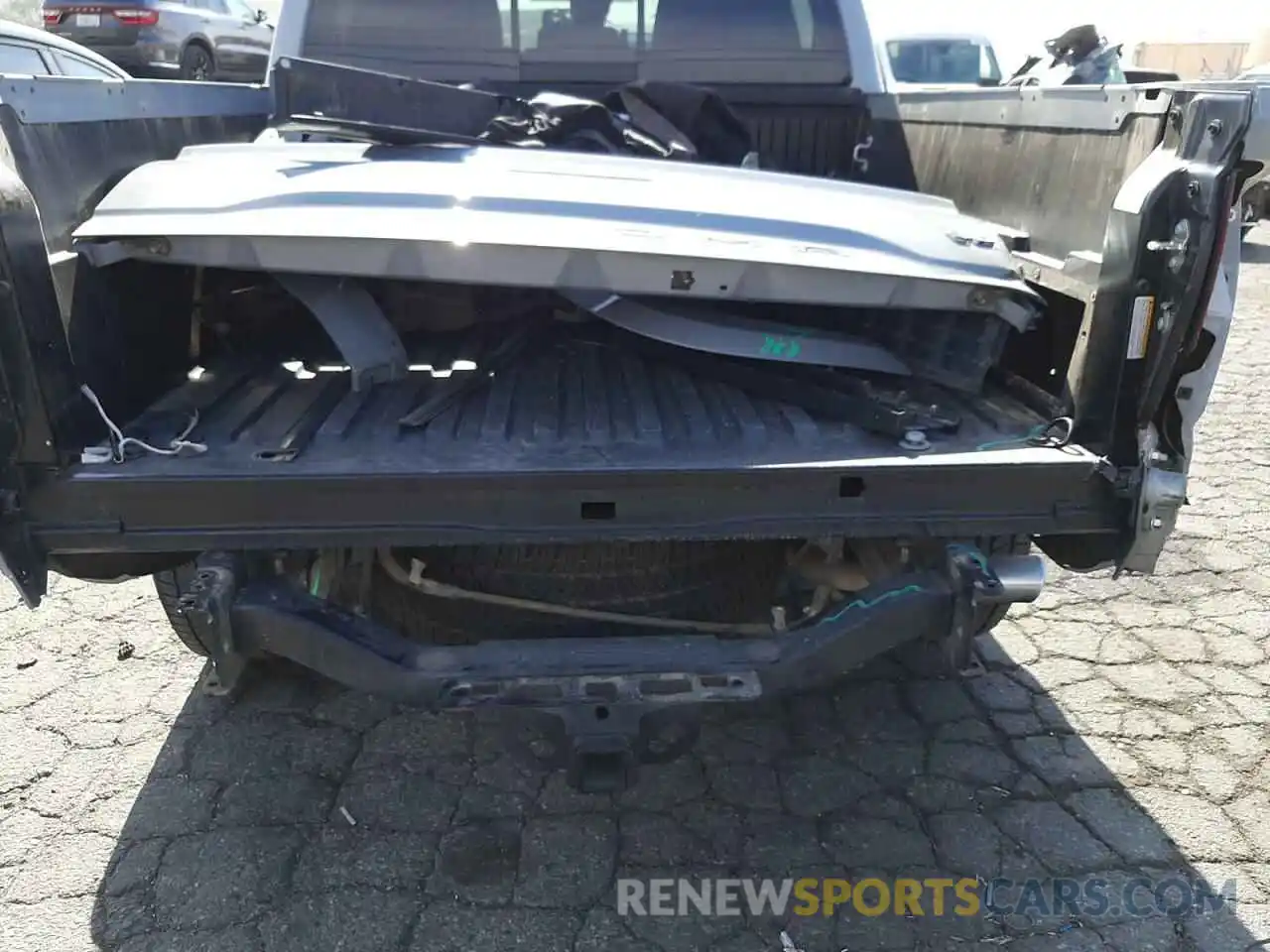 9 Photograph of a damaged car 3TMAZ5CN4KM091272 TOYOTA TACOMA 2019