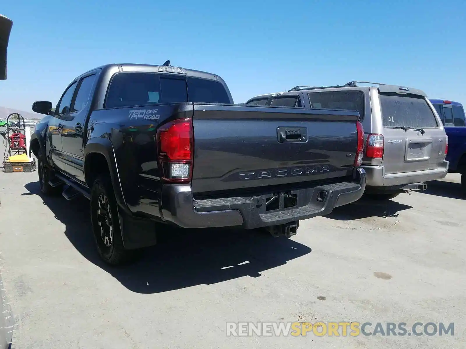 3 Photograph of a damaged car 3TMAZ5CN4KM091790 TOYOTA TACOMA 2019