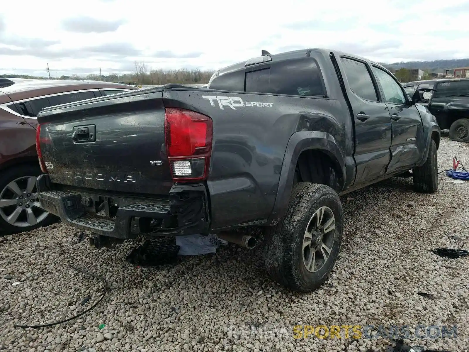 4 Photograph of a damaged car 3TMAZ5CN4KM091918 TOYOTA TACOMA 2019